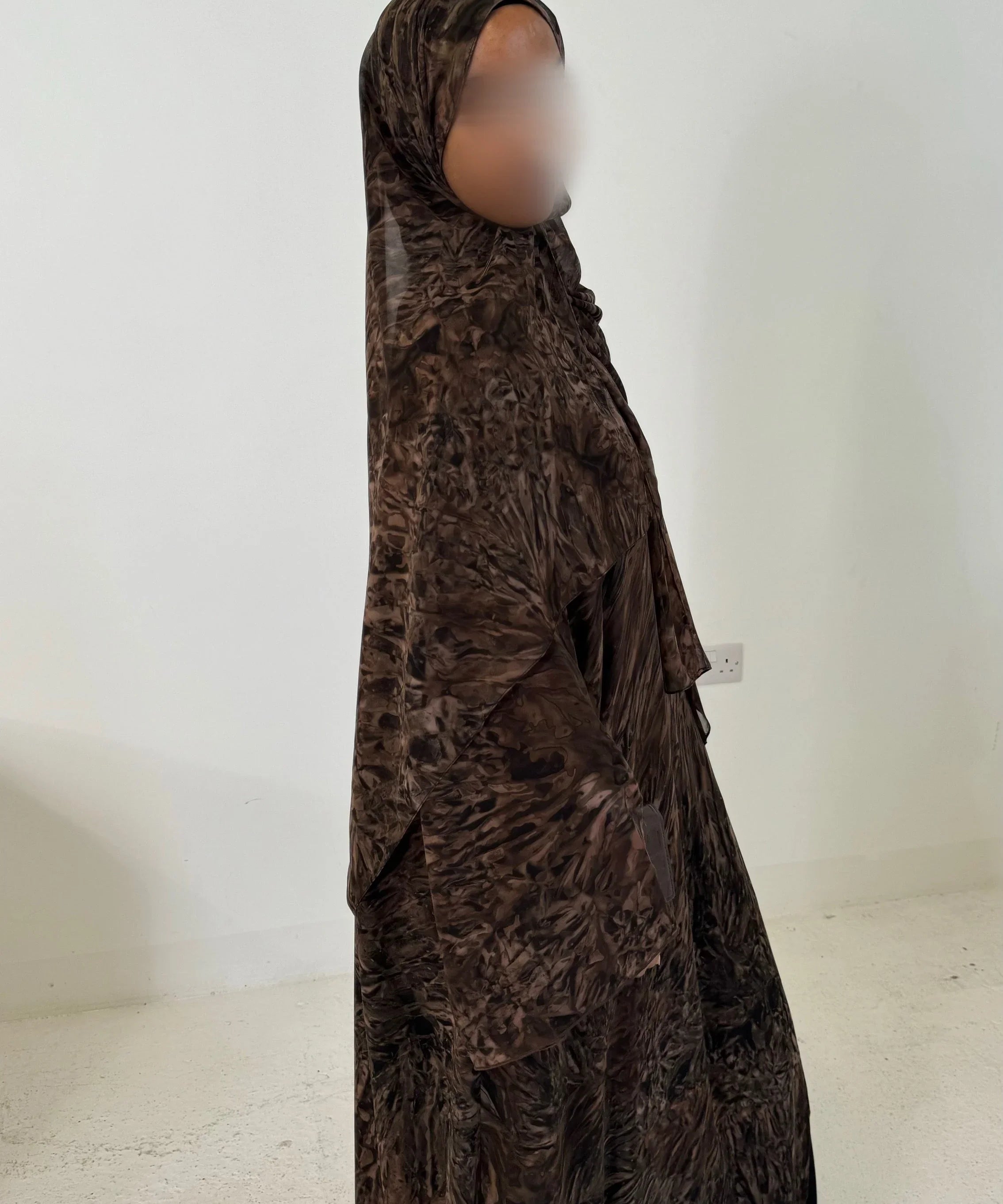 Chestnut Dusk - YARA MODEST
