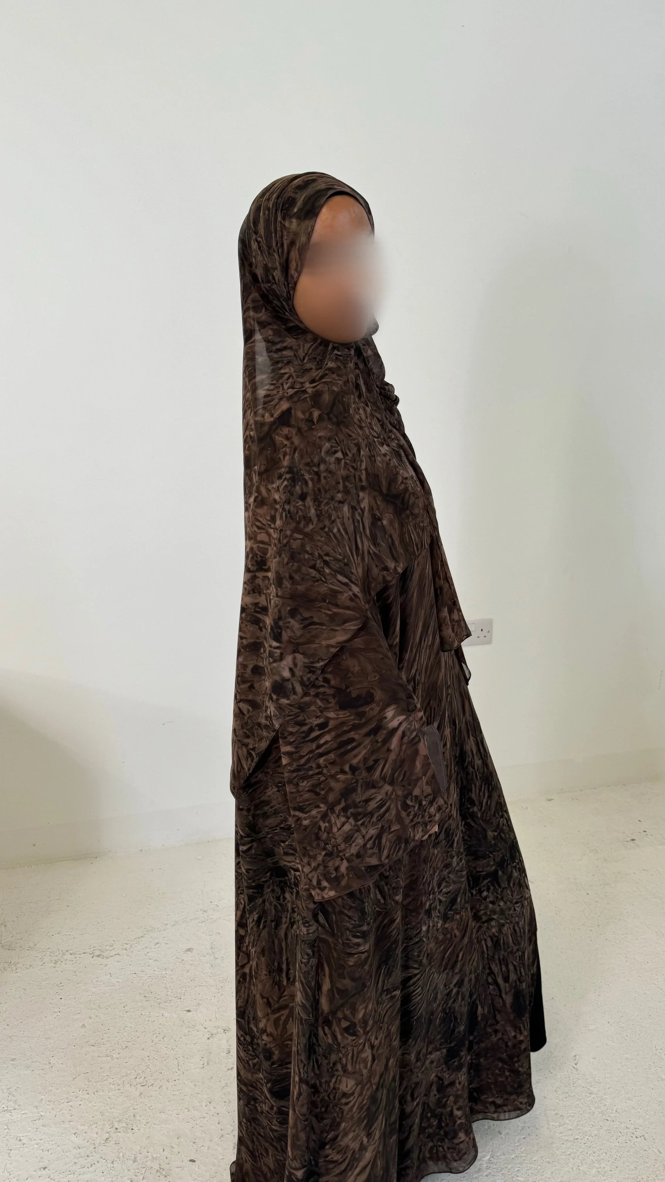 Chestnut Dusk - YARA MODEST