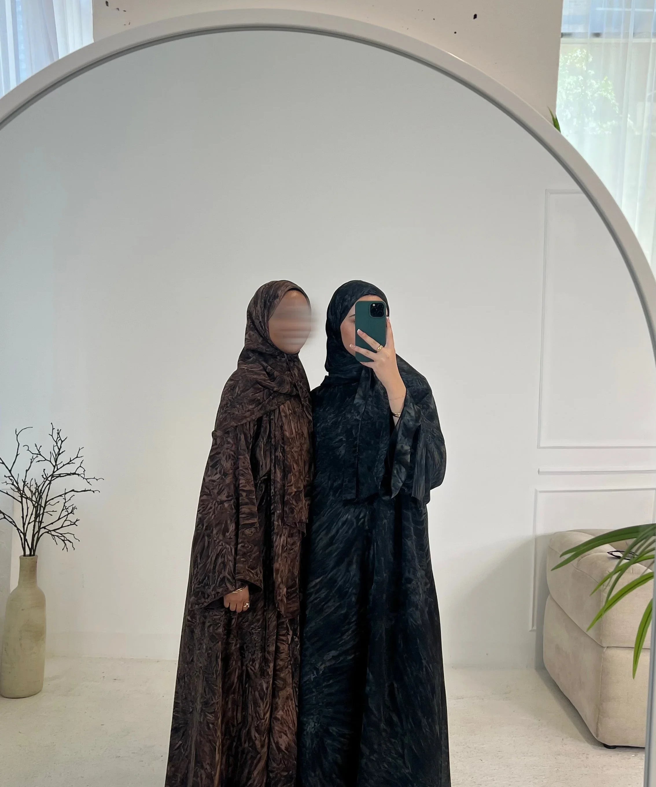 Chestnut Dusk - YARA MODEST